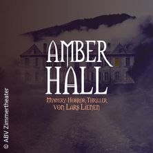 Amber Hall, © links im Bild