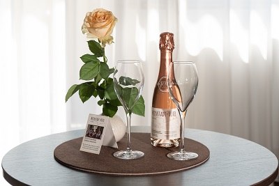 Flasche Rosé Sekt 0,375l, © Hotel Weinstadt