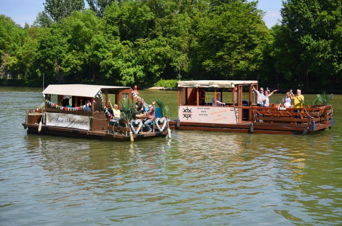 Floßboot oder BBQ-Floß für Gruppen, © Cool-Tours StattReisen