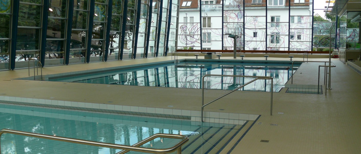 Swimming pool in the Feuerbach indoor pool., © Stuttgarter Bäder