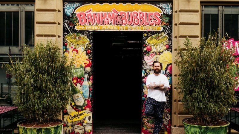 Marcel Wanekbanh in front of his restaurant Banh Mi & Bubbles, © Banh Mi & Bubbles Restaurant / Bar