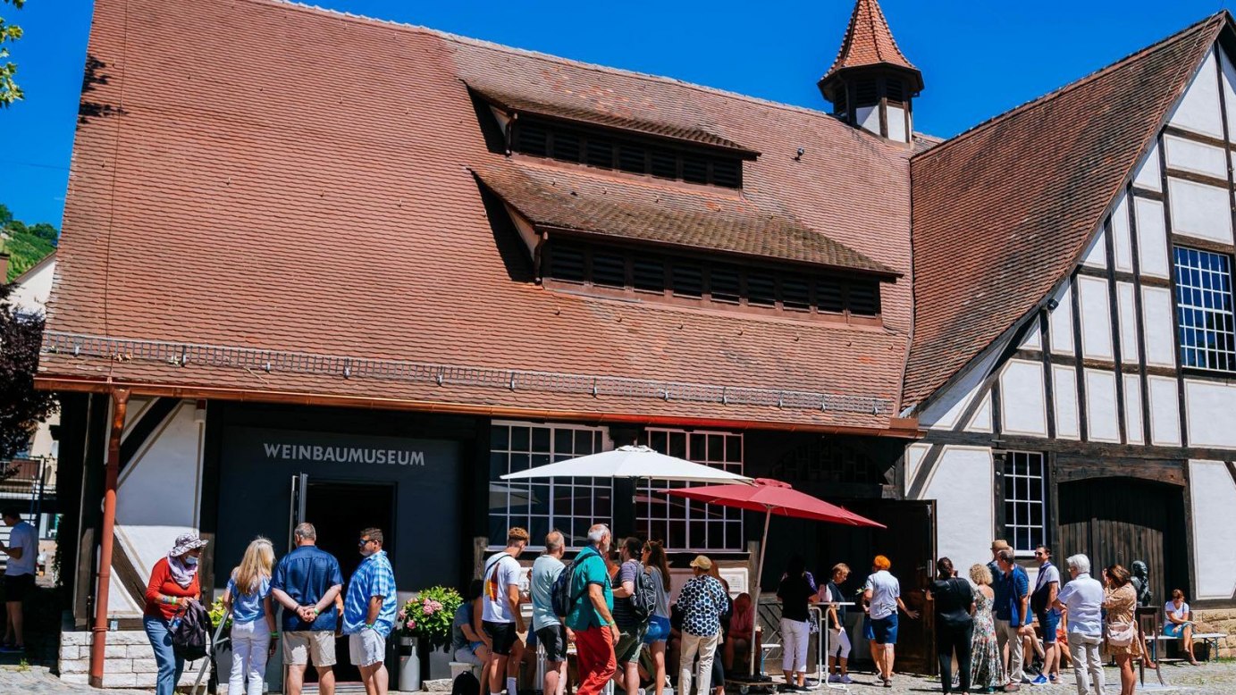 Wine Tasting in Uhlbach, © Stuttgart-Marketing GmbH, Thomas Niedermüller