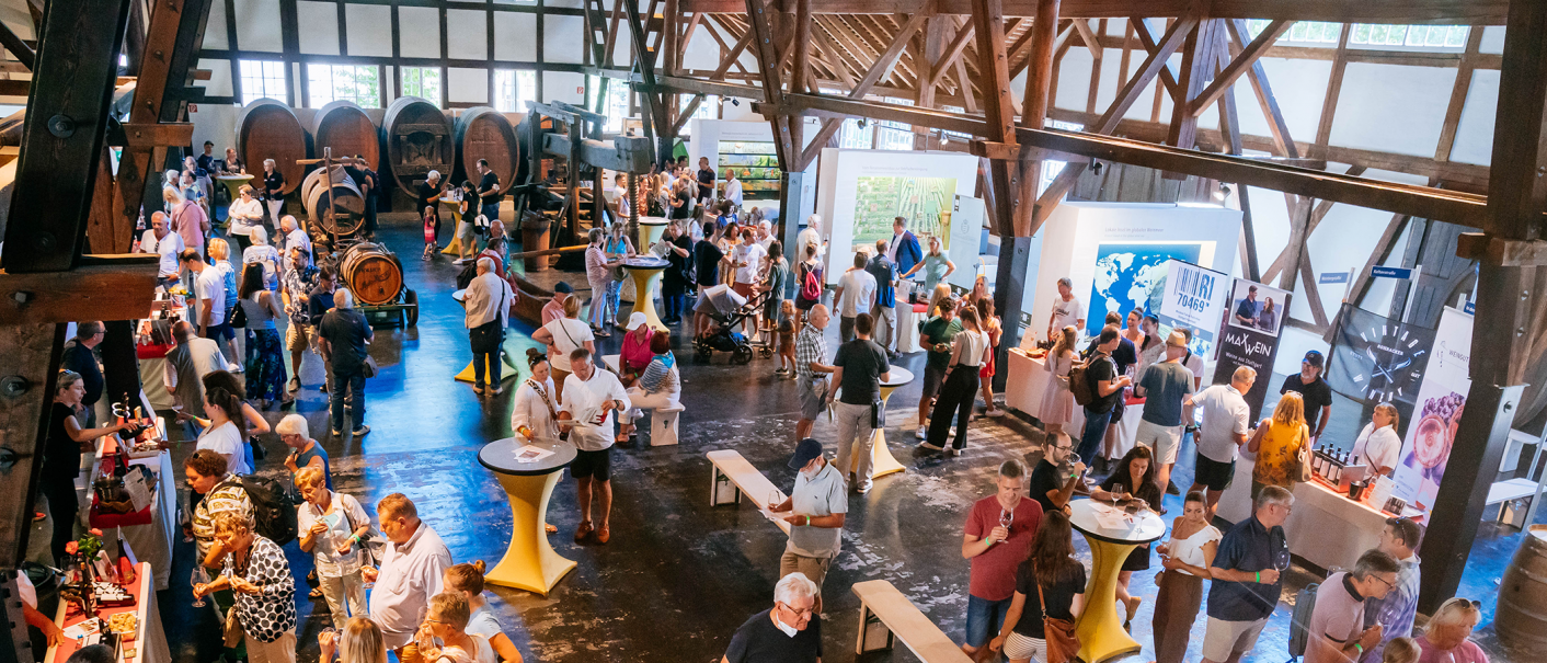 Wine tasting in Uhlbach, © Stuttgart-Marketing GmbH, Thomas Niedermüller