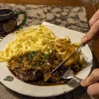 Zwiebelrostbraten im Weinhaus Stetter, © Stuttgart-Marketing GmbH, Sarah Schmid