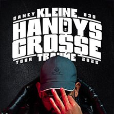 Caney030 - Kleine Handys große Träume Tour 2025, © links im Bild