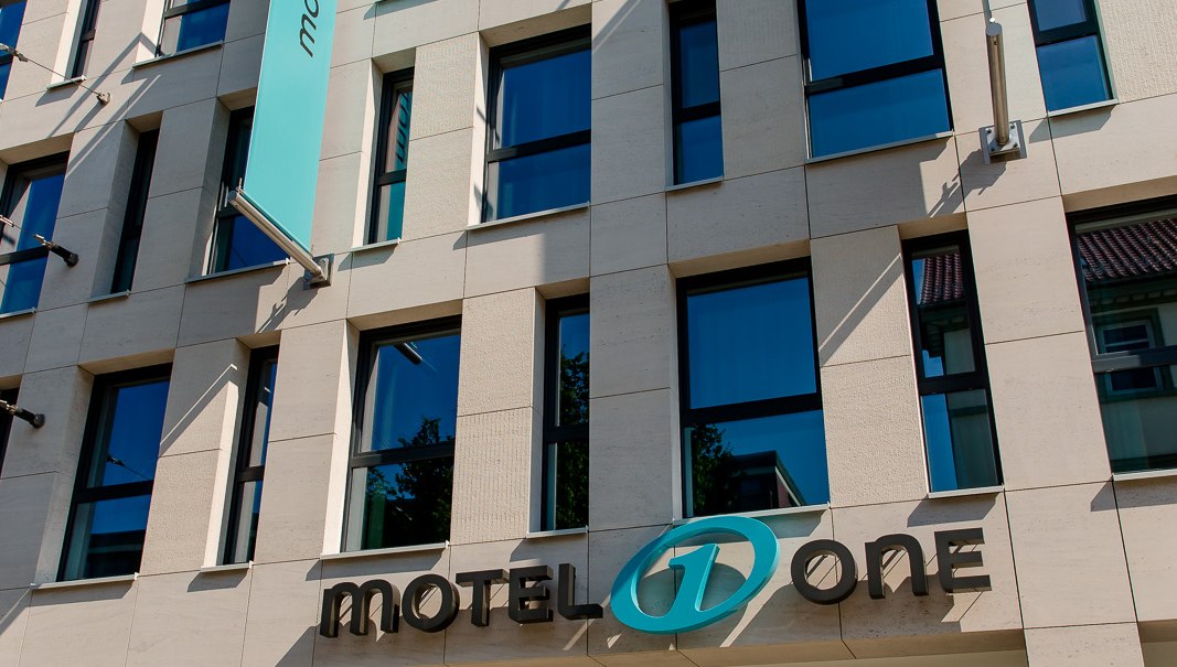 exterior view, © Motel One Stuttgart-Bad Cannstatt