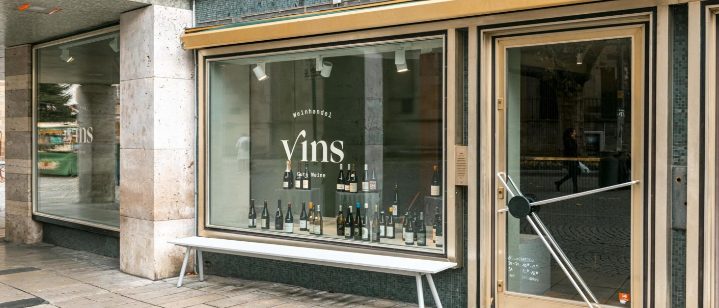 Schaufenster Weinhandel Vins Gute Weine, © SMG, Sarah Schmid