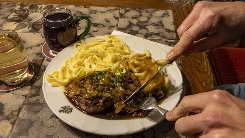 Zwiebelrostbraten im Weinhaus Stetter, © Stuttgart-Marketing GmbH, Sarah Schmid