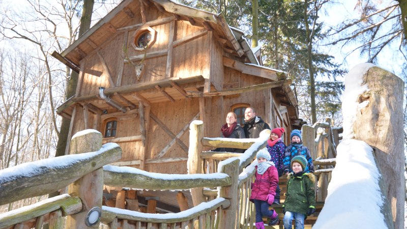 Tree house Ahornwipfel with snow, © Tripsdrill Natur-Resort GmbH