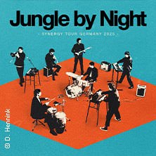 Jungle by Night - Synergy Tour 2025, © links im Bild