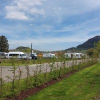 Blick vom Wohnmobilstellplatz der Panorama Therme in Richtung Beuren und Beurener Fels, © Panorama Therme Beuren