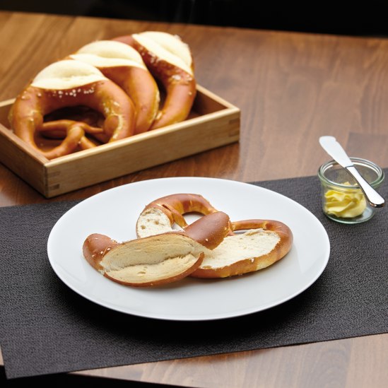 Pretzels with butter, © Stuttgart-Marketing GmbH, Jean-Claude Winkler Photography