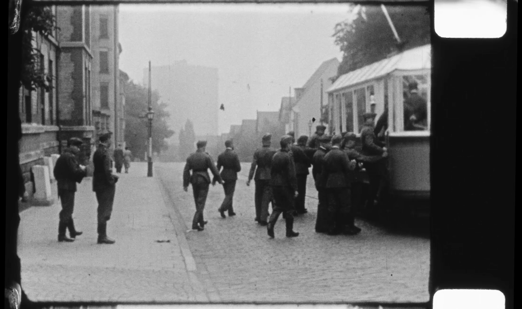 Filmstill aus dem Propgandafilm „Verwundetenfahrt im Aussichtswagen“, 9150_Fi_0045_a, © Stadtarchiv Stuttgart