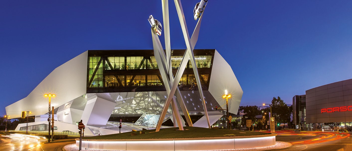 Porsche Museum mit Skulptur, © Porsche AG