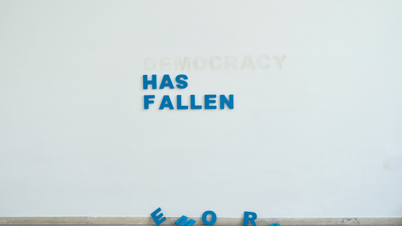 Manaf Halbouni, Democracy has fallen, 2023, © Manaf Halbouni