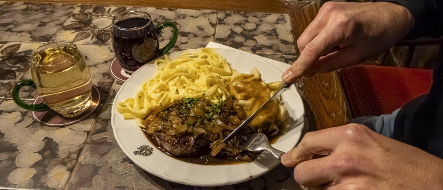 Zwiebelrostbraten im Weinhaus Stetter, © Stuttgart-Marketing GmbH, Sarah Schmid