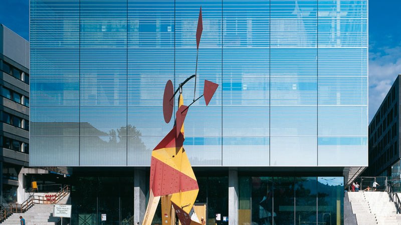 Calder-Skulptur vor dem Kunstmuseum Stuttgart, © Kunstmuseum Stuttgart