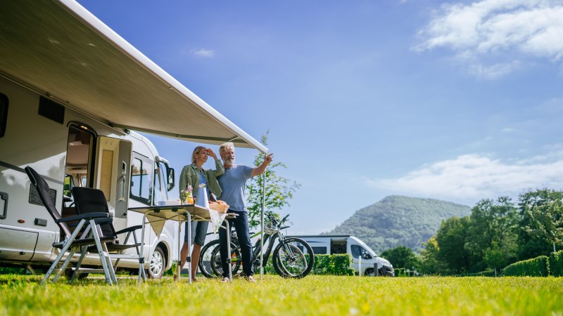 Surrounded by greenery - the new motorhome parking area at the Panorama Therme Beuren, © Thomas Niedermueller / www.niedermueller.de