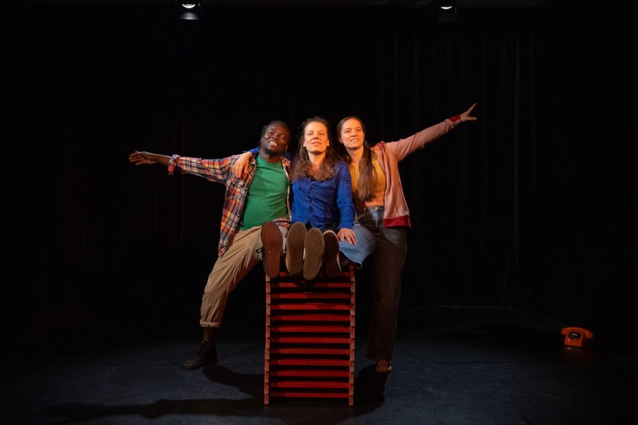 Houédo Dieu-Donné Parfait Dossa, Julianna Herzberg, Theresa Kempf, © Fotocredit Bettina Meister