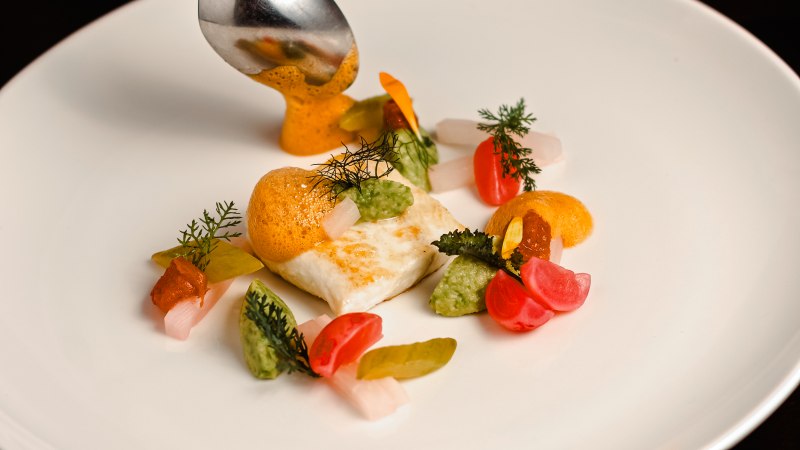 Halibut with avocado and radish, © Hupperts