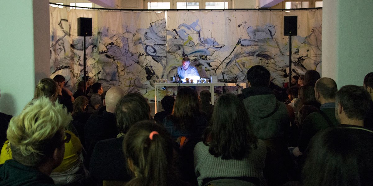 Graham Lambkin performance at Künstlerhaus Stuttgart, © Künstlerhaus Stuttgart