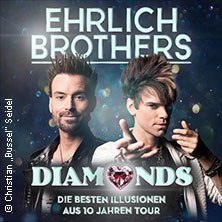 Ehrlich Brothers - Diamonds - Die besten Illusionen aus 10 Jahren Tour, © links im Bild