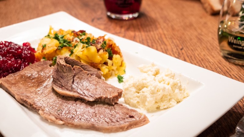 Boiled beef in the Sonnen-Besen, © Weingut Zaiß